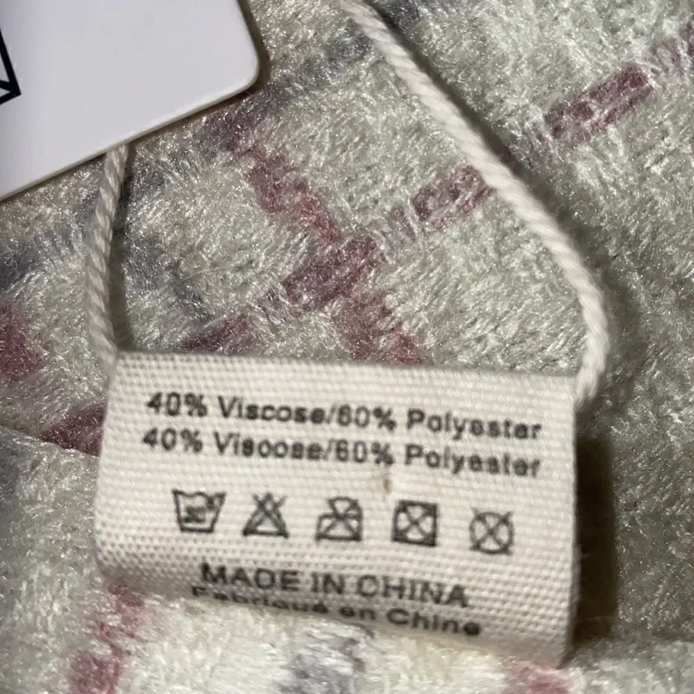 PRETTY PERSUASIONS Scarf Wrap with 4